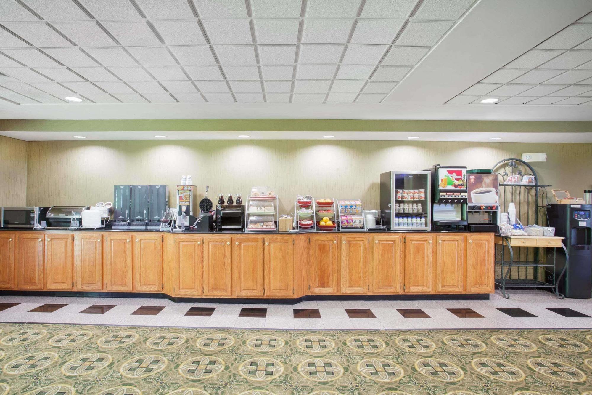 Wingate By Wyndham Columbia Hotel Exterior photo